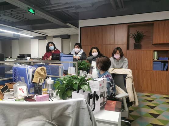 說明: E:\特藏部工作\2020\征集抗疫文獻\無線傳媒捐贈省圖資料\10.照片\工作照\工作照3.jpg