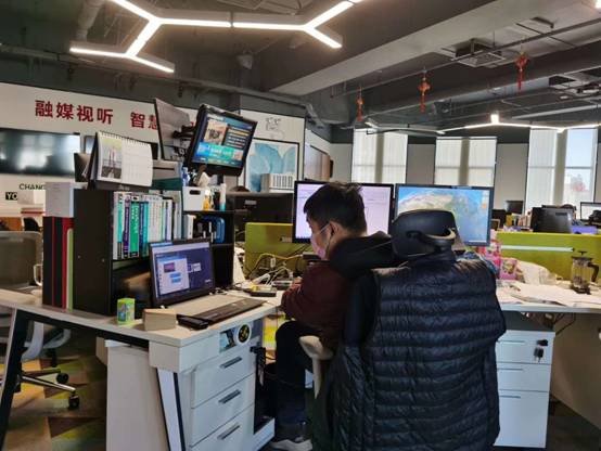 說明: E:\特藏部工作\2020\征集抗疫文獻\無線傳媒捐贈省圖資料\10.照片\工作照\工作照15.jpg